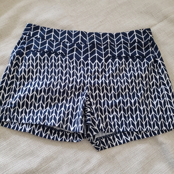 Gap Low Print Shorts Navy blue white shorts,  size 00 Woman’s Shorts Zip… - Picture 1 of 5